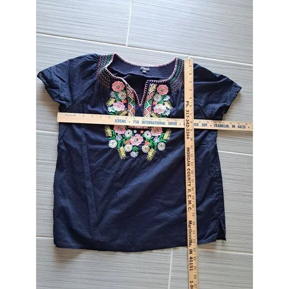 Talbots Petites Navy Heavily Embroidered Floral Blouse M/P Cotton Short Sleeve - Picture 6 of 10